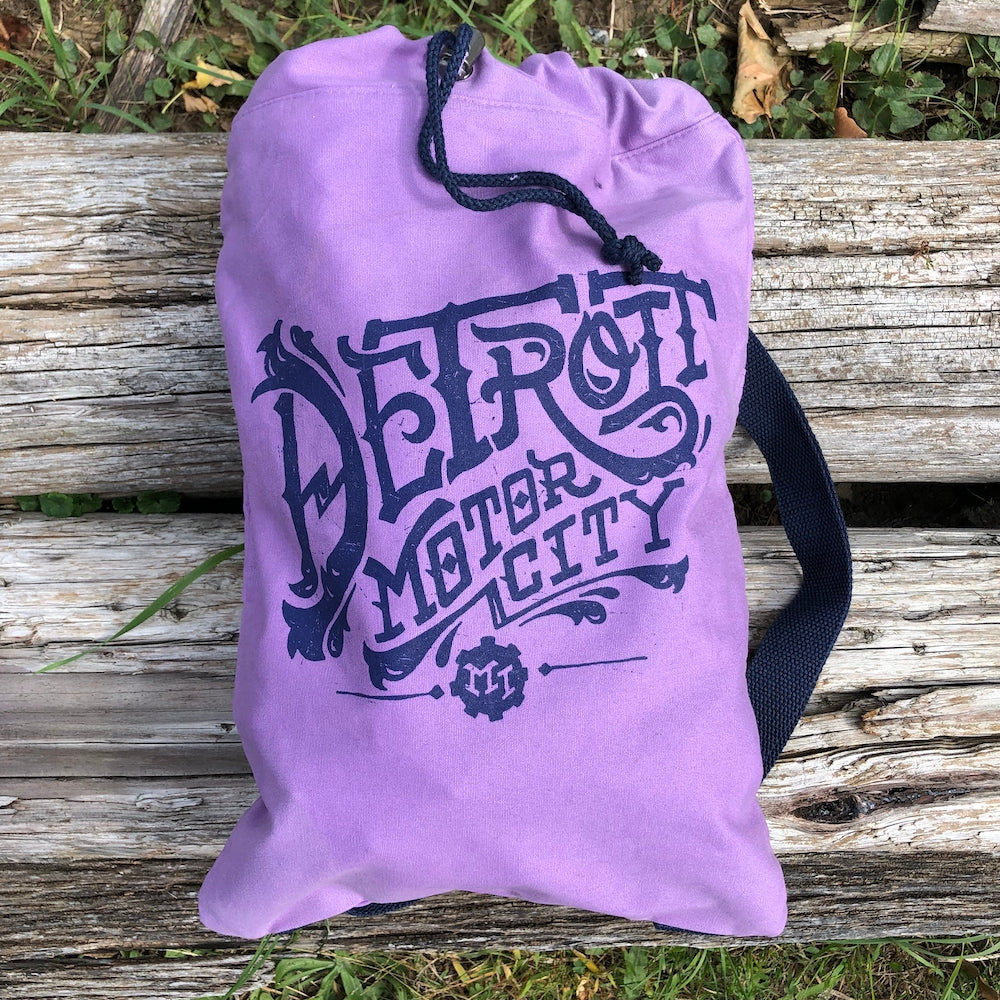 Detroit Vintage Font Cinch Backpack - Hyacinth/Navy